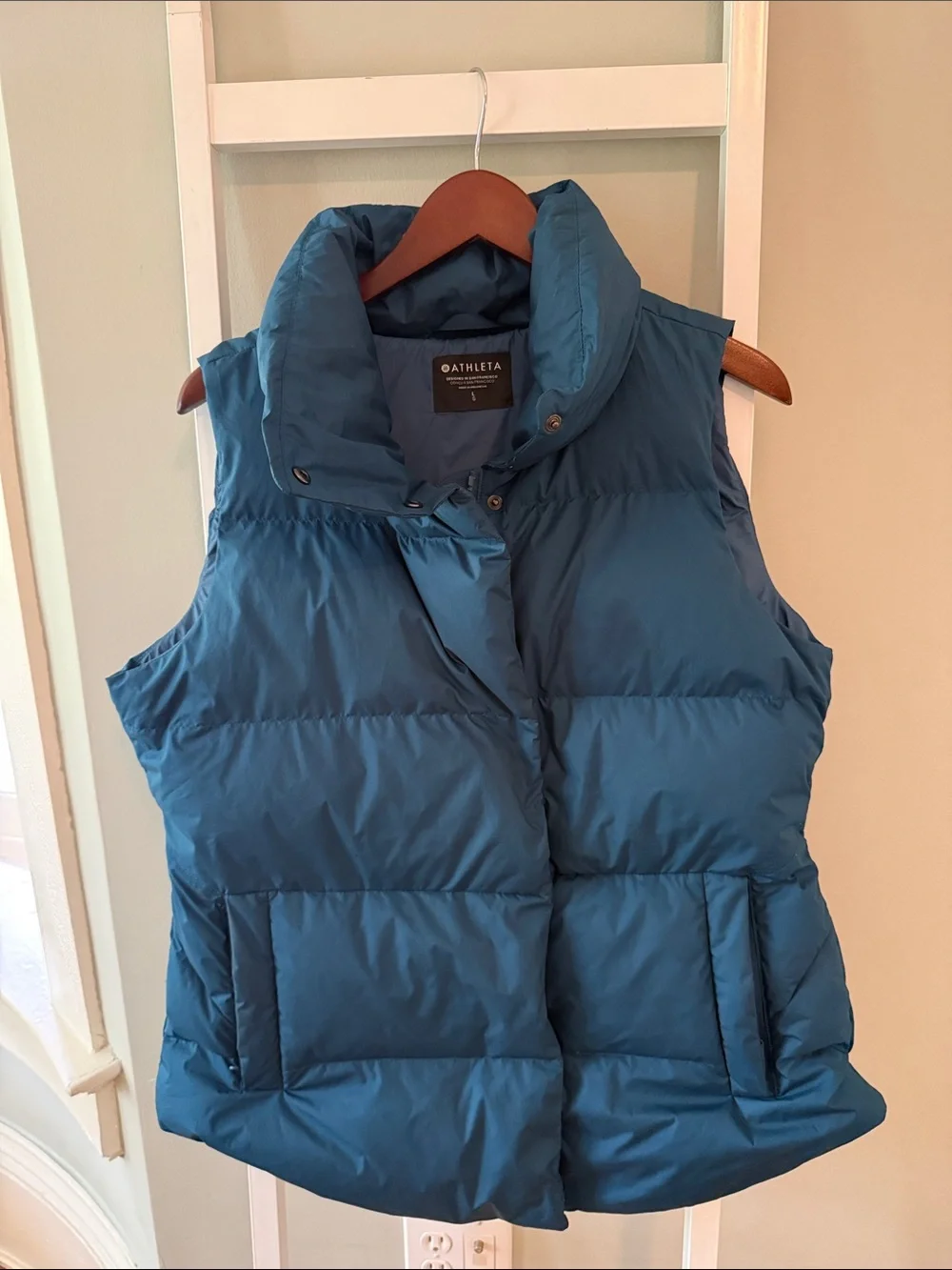 Athleta Downtown Puffer Vest, Sardinia Blue